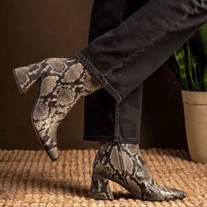 Thursday Boot Company Heartbreaker Snake Print Leather Ankle Boots Size 6